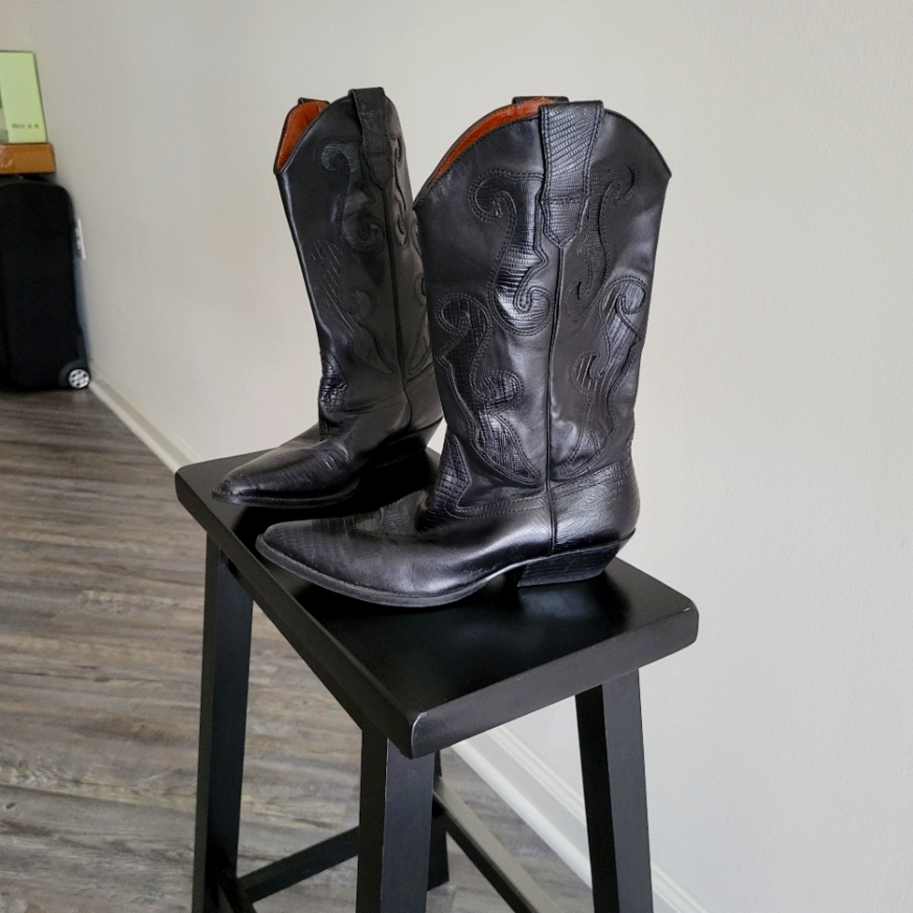 Black cowboy boots with stitching